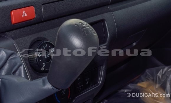 Acheter Import Voiture Toyota Hiace Blanc à Import - Dubai, Marquesas Acheter Import Voiture Toyota Hiace Blanc à Import - Dubai, Marquesas