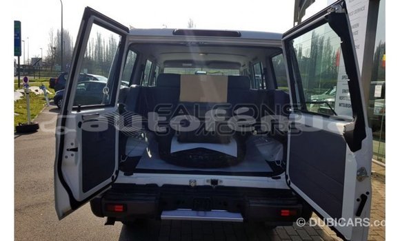 Buy Import Toyota Land Cruiser White Car in Import - Dubai in Marquesas Buy Import Toyota Land Cruiser White Car in Import - Dubai in Marquesas