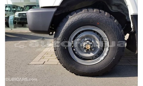 Buy Import Toyota Land Cruiser White Car in Import - Dubai in Marquesas Buy Import Toyota Land Cruiser White Car in Import - Dubai in Marquesas