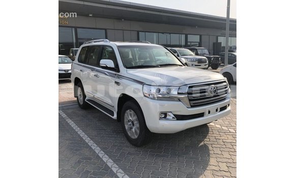 Acheter Import Voiture Toyota Land Cruiser Blanc à Import - Dubai, Marquesas Acheter Import Voiture Toyota Land Cruiser Blanc à Import - Dubai, Marquesas
