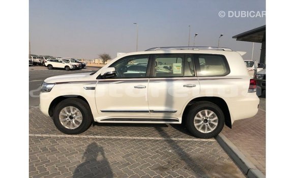 Acheter Import Voiture Toyota Land Cruiser Blanc à Import - Dubai, Marquesas Acheter Import Voiture Toyota Land Cruiser Blanc à Import - Dubai, Marquesas
