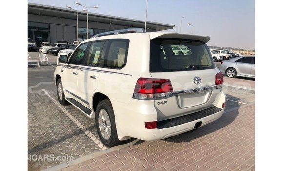 Acheter Import Voiture Toyota Land Cruiser Blanc à Import - Dubai, Marquesas Acheter Import Voiture Toyota Land Cruiser Blanc à Import - Dubai, Marquesas