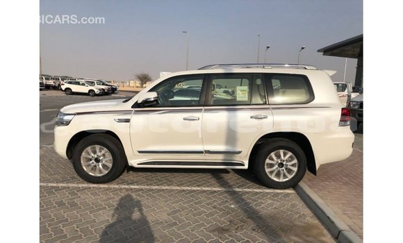 Acheter Import Voiture Toyota Land Cruiser Blanc à Import - Dubai, Marquesas Acheter Import Voiture Toyota Land Cruiser Blanc à Import - Dubai, Marquesas
