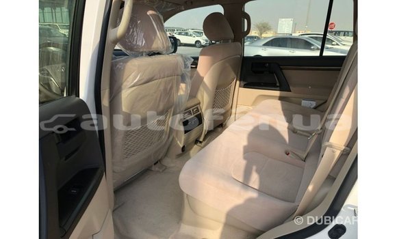 Acheter Import Voiture Toyota Land Cruiser Blanc à Import - Dubai, Marquesas Acheter Import Voiture Toyota Land Cruiser Blanc à Import - Dubai, Marquesas