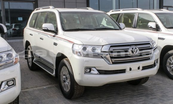 Acheter Import Voiture Toyota Land Cruiser Blanc à Import - Dubai, Marquesas Acheter Import Voiture Toyota Land Cruiser Blanc à Import - Dubai, Marquesas