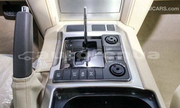 Acheter Import Voiture Toyota Land Cruiser Blanc à Import - Dubai, Marquesas Acheter Import Voiture Toyota Land Cruiser Blanc à Import - Dubai, Marquesas