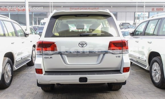 Acheter Import Voiture Toyota Land Cruiser Blanc à Import - Dubai, Marquesas Acheter Import Voiture Toyota Land Cruiser Blanc à Import - Dubai, Marquesas