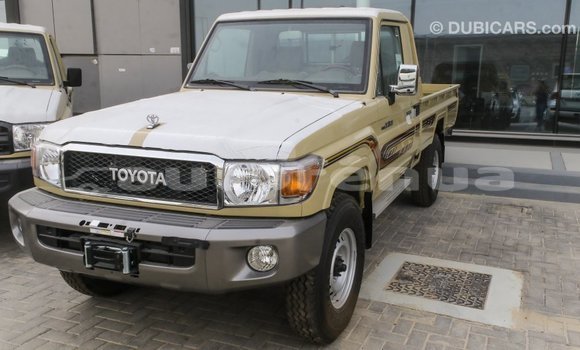 Acheter Import Voiture Toyota Land Cruiser Beige à Import - Dubai, Marquesas Acheter Import Voiture Toyota Land Cruiser Beige à Import - Dubai, Marquesas