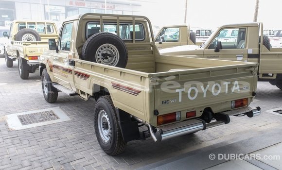Acheter Import Voiture Toyota Land Cruiser Beige à Import - Dubai, Marquesas Acheter Import Voiture Toyota Land Cruiser Beige à Import - Dubai, Marquesas