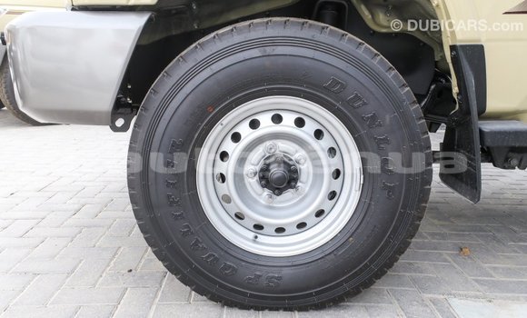 Acheter Import Voiture Toyota Land Cruiser Beige à Import - Dubai, Marquesas Acheter Import Voiture Toyota Land Cruiser Beige à Import - Dubai, Marquesas