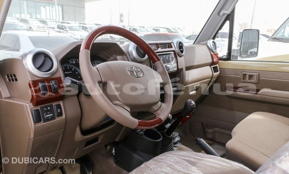 Acheter Import Voiture Toyota Land Cruiser Beige à Import - Dubai, Marquesas Acheter Import Voiture Toyota Land Cruiser Beige à Import - Dubai, Marquesas
