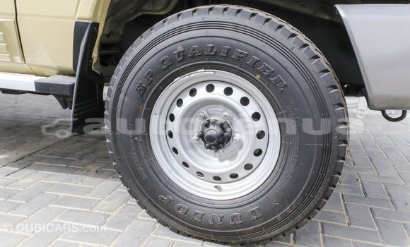 Acheter Import Voiture Toyota Land Cruiser Beige à Import - Dubai, Marquesas Acheter Import Voiture Toyota Land Cruiser Beige à Import - Dubai, Marquesas