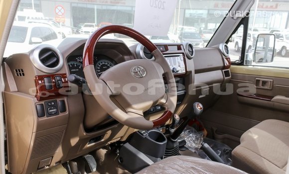 Acheter Import Voiture Toyota Land Cruiser Beige à Import - Dubai, Marquesas Acheter Import Voiture Toyota Land Cruiser Beige à Import - Dubai, Marquesas