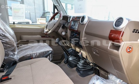 Acheter Import Voiture Toyota Land Cruiser Beige à Import - Dubai, Marquesas Acheter Import Voiture Toyota Land Cruiser Beige à Import - Dubai, Marquesas