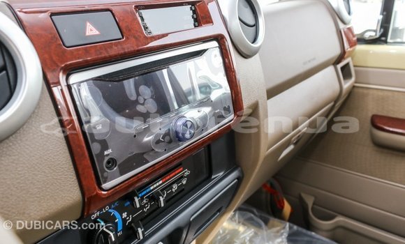 Acheter Import Voiture Toyota Land Cruiser Beige à Import - Dubai, Marquesas Acheter Import Voiture Toyota Land Cruiser Beige à Import - Dubai, Marquesas