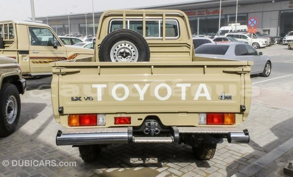 Acheter Import Voiture Toyota Land Cruiser Beige à Import - Dubai, Marquesas Acheter Import Voiture Toyota Land Cruiser Beige à Import - Dubai, Marquesas