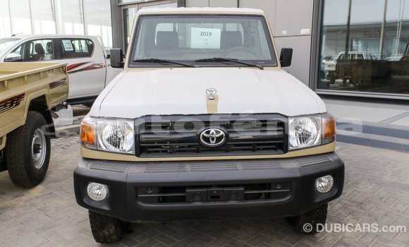 Acheter Import Voiture Toyota Land Cruiser Beige à Import - Dubai, Marquesas Acheter Import Voiture Toyota Land Cruiser Beige à Import - Dubai, Marquesas