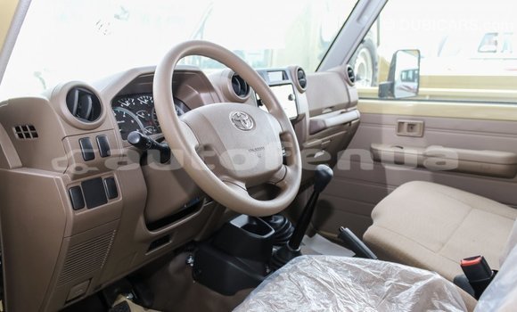 Acheter Import Voiture Toyota Land Cruiser Beige à Import - Dubai, Marquesas Acheter Import Voiture Toyota Land Cruiser Beige à Import - Dubai, Marquesas