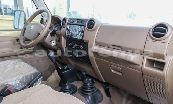Acheter Import Voiture Toyota Land Cruiser Beige à Import - Dubai, Marquesas Acheter Import Voiture Toyota Land Cruiser Beige à Import - Dubai, Marquesas