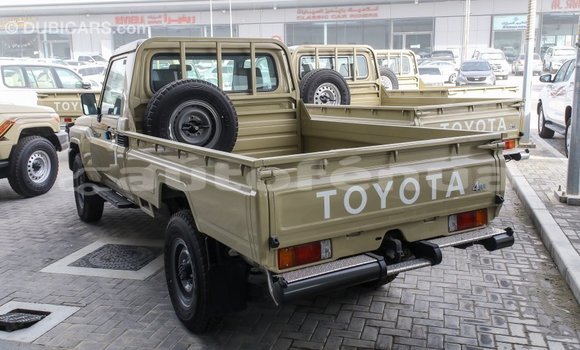 Acheter Import Voiture Toyota Land Cruiser Beige à Import - Dubai, Marquesas Acheter Import Voiture Toyota Land Cruiser Beige à Import - Dubai, Marquesas