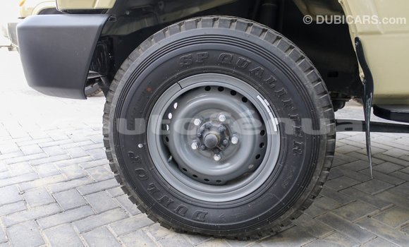 Acheter Import Voiture Toyota Land Cruiser Beige à Import - Dubai, Marquesas Acheter Import Voiture Toyota Land Cruiser Beige à Import - Dubai, Marquesas