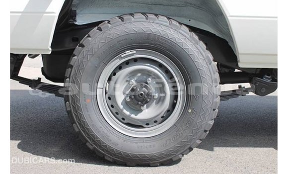 Buy Import Toyota Land Cruiser White Car in Import - Dubai in Marquesas Buy Import Toyota Land Cruiser White Car in Import - Dubai in Marquesas