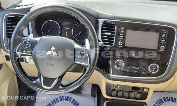 Acheter Import Voiture Mitsubishi Outlander Blanc à Import - Dubai, Marquesas Acheter Import Voiture Mitsubishi Outlander Blanc à Import - Dubai, Marquesas