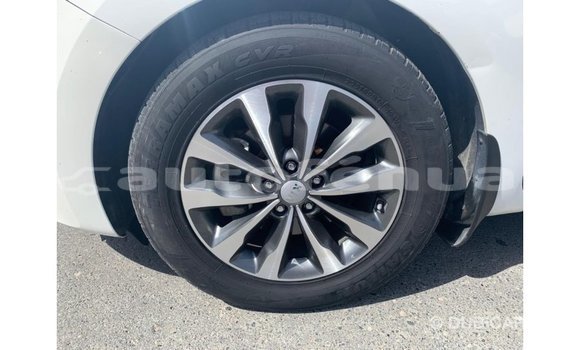 Acheter Import Voiture Kia Carnival Blanc à Import - Dubai, Marquesas Acheter Import Voiture Kia Carnival Blanc à Import - Dubai, Marquesas