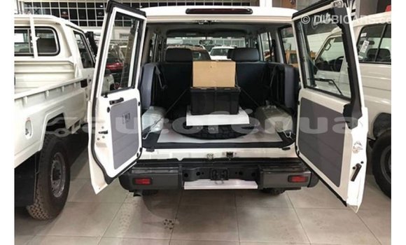 Buy Import Toyota Land Cruiser White Car in Import - Dubai in Marquesas Buy Import Toyota Land Cruiser White Car in Import - Dubai in Marquesas