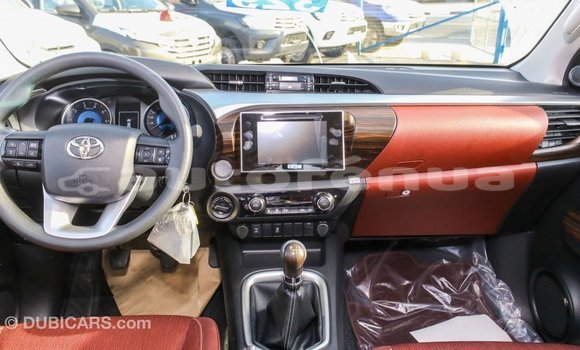 Acheter Import Voiture Toyota Hilux Blanc à Import - Dubai, Marquesas Acheter Import Voiture Toyota Hilux Blanc à Import - Dubai, Marquesas