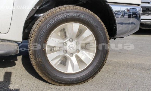 Acheter Import Voiture Toyota Hilux Blanc à Import - Dubai, Marquesas Acheter Import Voiture Toyota Hilux Blanc à Import - Dubai, Marquesas