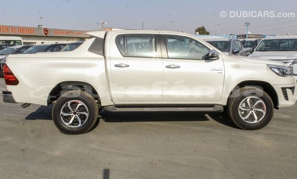 Acheter Import Voiture Toyota Hilux Blanc à Import - Dubai, Marquesas Acheter Import Voiture Toyota Hilux Blanc à Import - Dubai, Marquesas