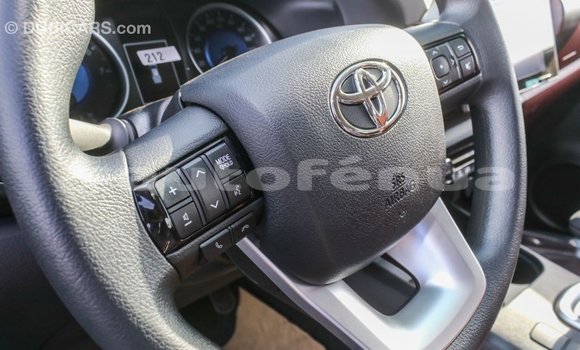 Acheter Import Voiture Toyota Hilux Blanc à Import - Dubai, Marquesas Acheter Import Voiture Toyota Hilux Blanc à Import - Dubai, Marquesas