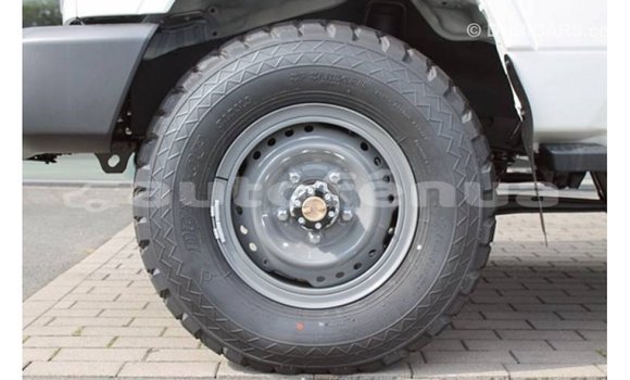 Buy Import Toyota Land Cruiser White Car in Import - Dubai in Marquesas Buy Import Toyota Land Cruiser White Car in Import - Dubai in Marquesas