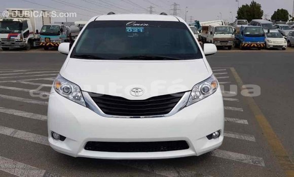 Acheter Import Voiture Toyota Sienna Blanc à Import - Dubai, Marquesas Acheter Import Voiture Toyota Sienna Blanc à Import - Dubai, Marquesas
