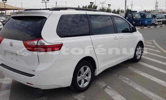 Acheter Import Voiture Toyota Sienna Blanc à Import - Dubai, Marquesas Acheter Import Voiture Toyota Sienna Blanc à Import - Dubai, Marquesas
