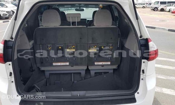 Acheter Import Voiture Toyota Sienna Blanc à Import - Dubai, Marquesas Acheter Import Voiture Toyota Sienna Blanc à Import - Dubai, Marquesas