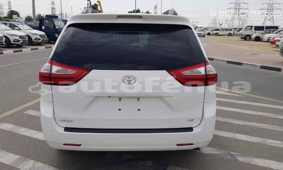Acheter Import Voiture Toyota Sienna Blanc à Import - Dubai, Marquesas Acheter Import Voiture Toyota Sienna Blanc à Import - Dubai, Marquesas