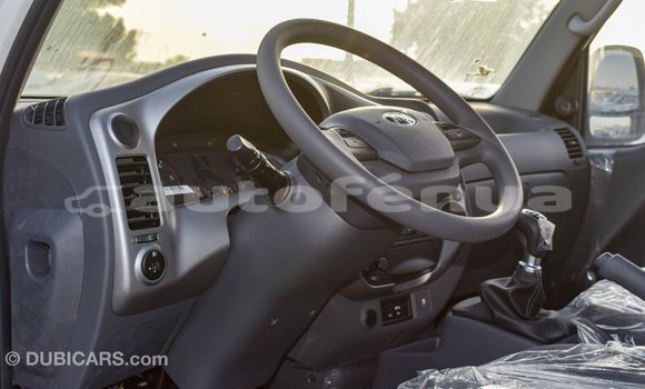 Acheter Import Voiture Kia Carens Blanc à Import - Dubai, Marquesas Acheter Import Voiture Kia Carens Blanc à Import - Dubai, Marquesas