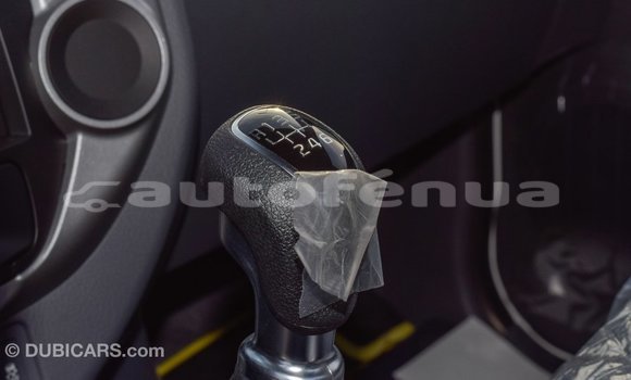 Acheter Import Voiture Kia Carens Blanc à Import - Dubai, Marquesas Acheter Import Voiture Kia Carens Blanc à Import - Dubai, Marquesas