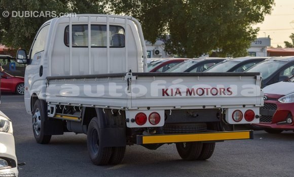 Acheter Import Voiture Kia Carens Blanc à Import - Dubai, Marquesas Acheter Import Voiture Kia Carens Blanc à Import - Dubai, Marquesas