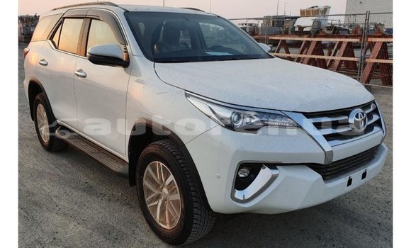 Acheter Import Voiture Toyota Fortuner Blanc à Import - Dubai, Marquesas Acheter Import Voiture Toyota Fortuner Blanc à Import - Dubai, Marquesas