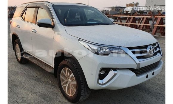 Acheter Import Voiture Toyota Fortuner Blanc à Import - Dubai, Marquesas Acheter Import Voiture Toyota Fortuner Blanc à Import - Dubai, Marquesas