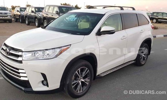 Acheter Import Voiture Toyota Highlander Blanc à Import - Dubai, Marquesas Acheter Import Voiture Toyota Highlander Blanc à Import - Dubai, Marquesas
