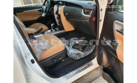 Acheter Import Voiture Toyota Fortuner Blanc à Import - Dubai, Marquesas Acheter Import Voiture Toyota Fortuner Blanc à Import - Dubai, Marquesas