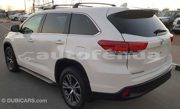 Acheter Import Voiture Toyota Highlander Blanc à Import - Dubai, Marquesas Acheter Import Voiture Toyota Highlander Blanc à Import - Dubai, Marquesas