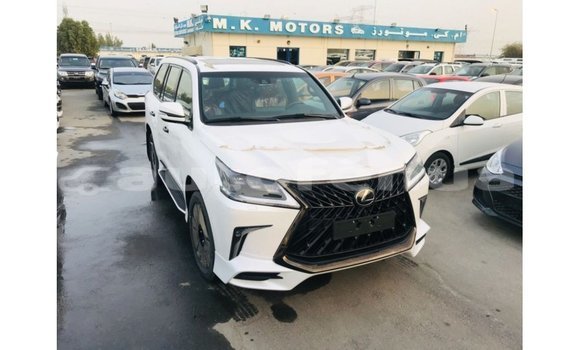 Acheter Import Voiture Lexus LX Blanc à Import - Dubai, Marquesas Acheter Import Voiture Lexus LX Blanc à Import - Dubai, Marquesas