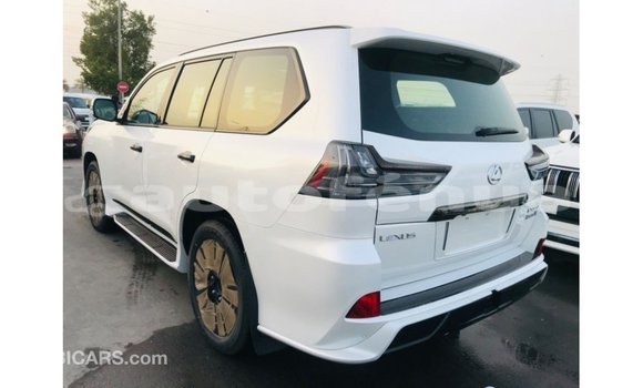 Acheter Import Voiture Lexus LX Blanc à Import - Dubai, Marquesas Acheter Import Voiture Lexus LX Blanc à Import - Dubai, Marquesas