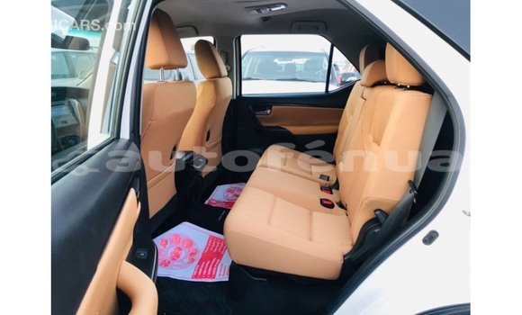 Acheter Import Voiture Toyota Fortuner Blanc à Import - Dubai, Marquesas Acheter Import Voiture Toyota Fortuner Blanc à Import - Dubai, Marquesas