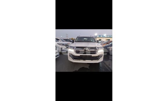 Buy Import Toyota Land Cruiser White Car in Import - Dubai in Marquesas Buy Import Toyota Land Cruiser White Car in Import - Dubai in Marquesas